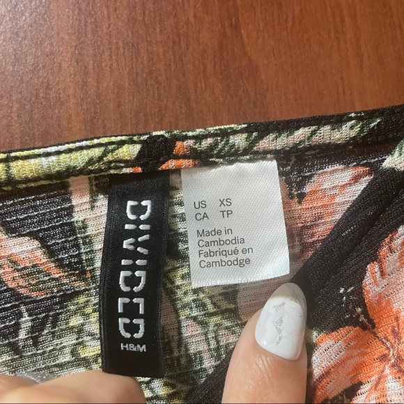 NWOT Floral Crop Top size XS - Picture 3 of 3